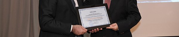 Profesor Janusz Kacprzyk z doktoratem honorowym ASOIU