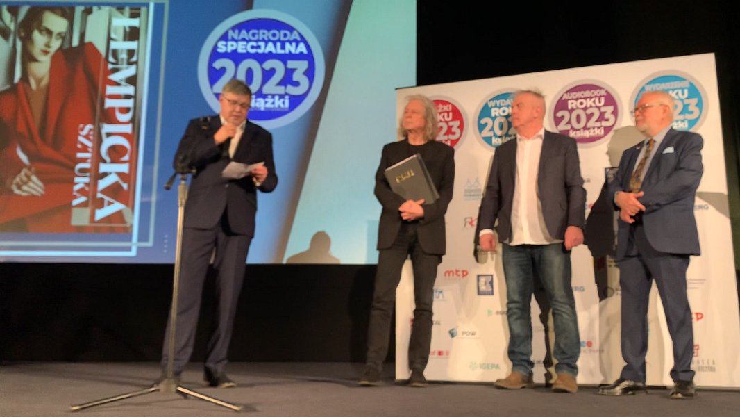 Michał Piekarski otrzymał Nagrodę Magazynu Literackiego KSIĄŻKI