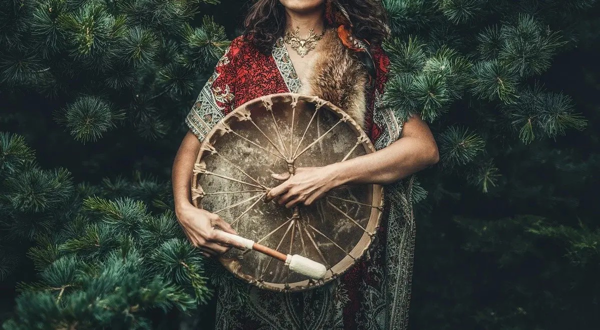 Oprawa wizualna Piotra Janowczyka Gods of Three