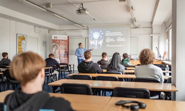 Cyberbezpieczeństwo jest do bani? Radek Rzążewski udowodnił, że to supermoc!