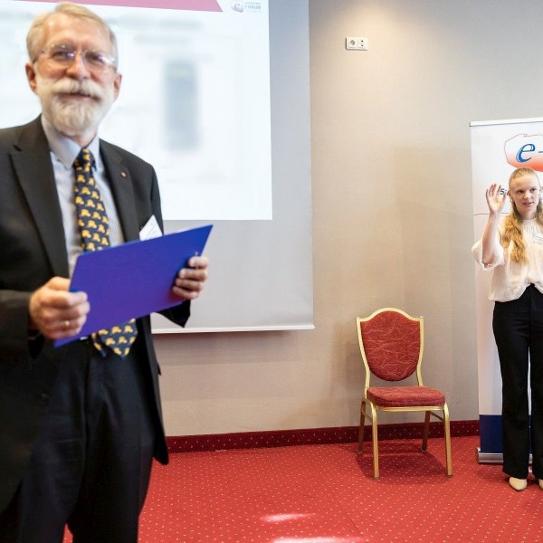 Najlepsza praca z zakresu Internetu Rzeczy i Sztucznej Inteligencji